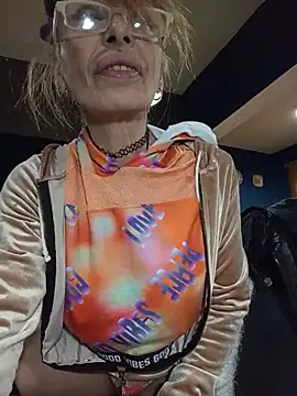 FrozenWaffle online show from 05-24-26, 02:44