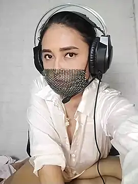 Snapshot of _Shimmerlyn_ chatting on 03-02-25, 05:14 Shimmerlyn online show from 03-02-25, 05:14