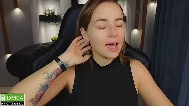 Snapshot of Mira_Mermayd chatting on 01-05-25, 01:03 Mira Mermayd online show from 01-05-25, 01:03