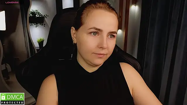 Snapshot of Mira_Mermayd chatting on 10-08-25, 08:12 Mira Mermayd online show from 10-08-25, 08:12