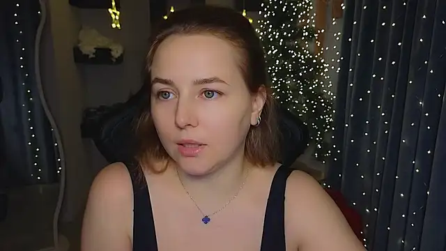 Snapshot of Mira_Mermayd chatting on 12-15-25, 08:07 Mira Mermayd online show from 12-15-25, 08:07