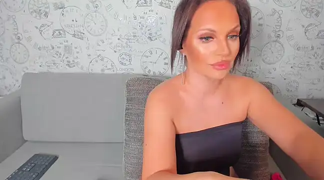 Snapshot of LondonBadGirl chatting on 12-20-24, 10:54 LondonBadGirl online show from 12-20-24, 10:54