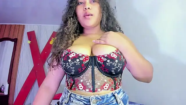 Lunastar02 online show from 04-26-26, 01:53