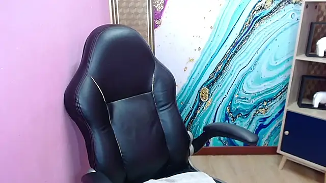 Amy Ronan online show from 11-05-25, 04:07