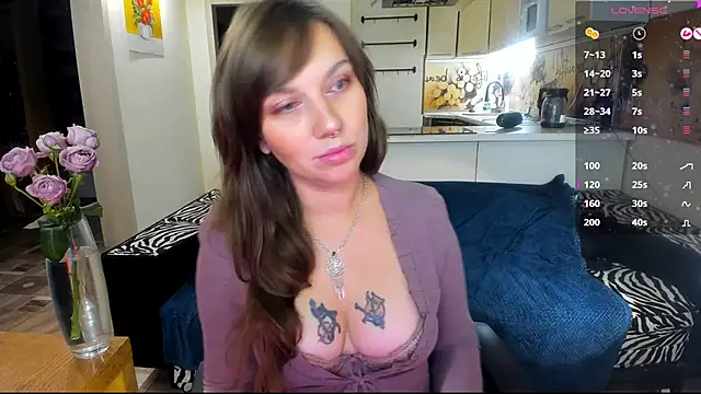 StacyTigerr online show from 11-08-25, 04:18