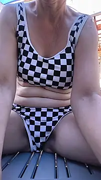 Snapshot of Dettybitch40 chatting on 06-29-26, 12:27 Dettybitch40 online show from 06-29-26, 12:27