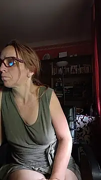 Snapshot of Dettybitch40 chatting on 07-08-26, 09:36 Dettybitch40 online show from 07-08-26, 09:36