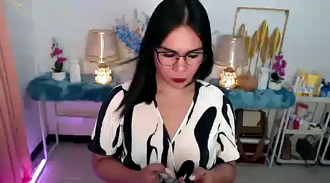 Snapshot of Asian_flabby chatting on 01-31-25, 10:52 Asian flabby online show from 01-31-25, 10:52