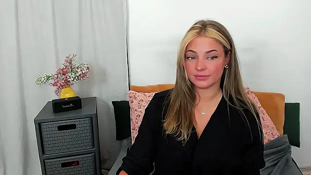 Snapshot of LilyBlondee chatting on 07-14-26, 10:21 LilyBlondee online show from 07-14-26, 10:21