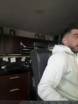 Snapshot of dk2995 chatting on 12-24-24, 06:44 dk2995 online show from 12-24-24, 06:44