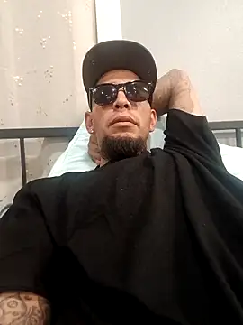 Snapshot of mrbigone45 chatting on 09-19-25, 09:54 mrbigone45 online show from 09-19-25, 09:54