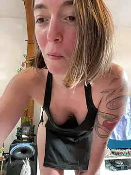 Daisy Michto Officiel online show from 12-13-24, 02:05