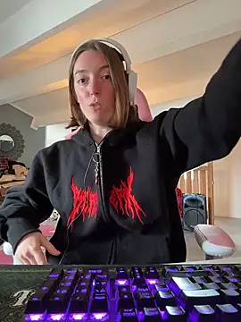 Daisy Michto Officiel online show from 04-12-26, 04:01