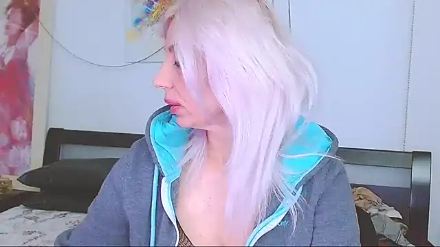 HoneyLara online show from 02-10-25, 12:08