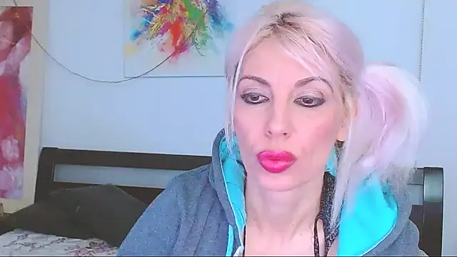 HoneyLara online show from 02-16-25, 10:32