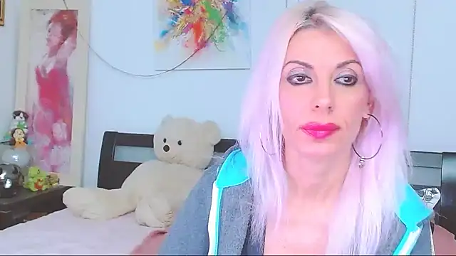 HoneyLara online show from 10-26-25, 07:09