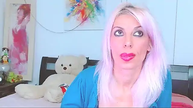 HoneyLara online show from 10-28-25, 10:23