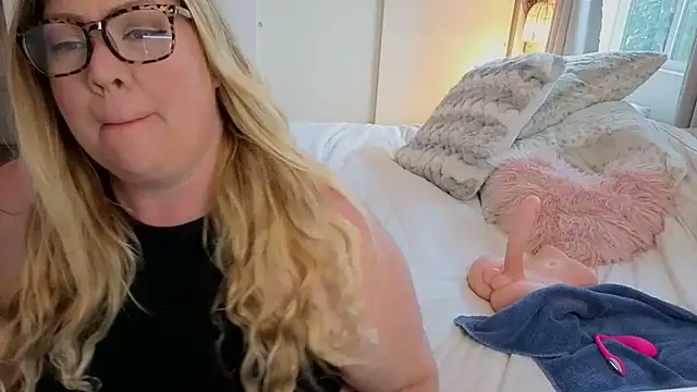 Snapshot of JESS_LOVES chatting on 11-10-25, 07:02 JESS LOVES online show from 11-10-25, 07:02