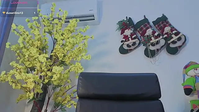 Snapshot of meghan_sexy chatting on 11-20-25, 09:03 meghan sexy online show from 11-20-25, 09:03