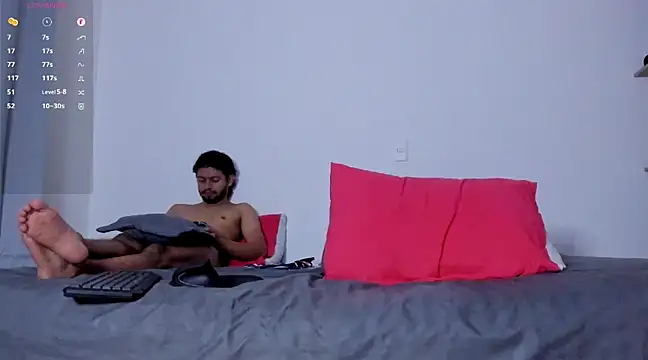 Snapshot of Cloudy_pigDude chatting on 02-19-25, 12:14 Cloudy pigDude online show from 02-19-25, 12:14