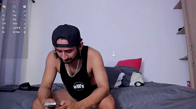 Snapshot of Cloudy_pigDude chatting on 02-24-25, 01:21 Cloudy pigDude online show from 02-24-25, 01:21