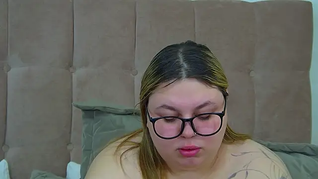 LillianKim online show from 02-25-26, 06:17