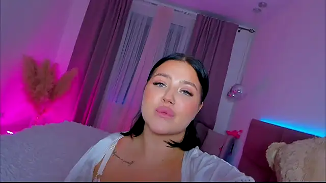 Snapshot of KylieLips chatting on 09-18-25, 06:54 KylieLips online show from 09-18-25, 06:54