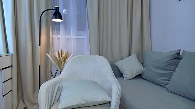 Snapshot of KylieLips chatting on 03-17-26, 06:00 KylieLips online show from 03-17-26, 06:00