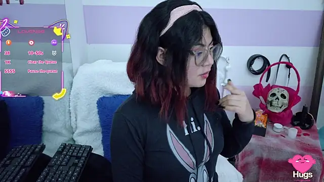 Catwhite  online show from 10-27-25, 08:02