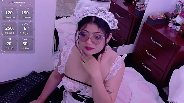 Catwhite  online show from 04-13-26, 07:19