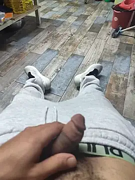 Snapshot of By_izmirli3535 chatting on 10-11-25, 12:43 By izmirli3535 online show from 10-11-25, 12:43