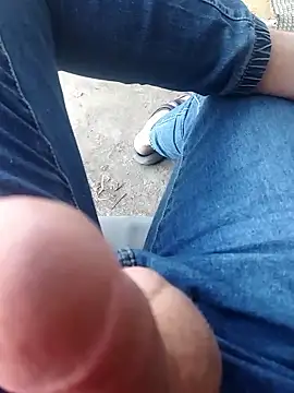 Snapshot of K-27 chatting on 11-13-25, 03:55 K-27 online show from 11-13-25, 03:55