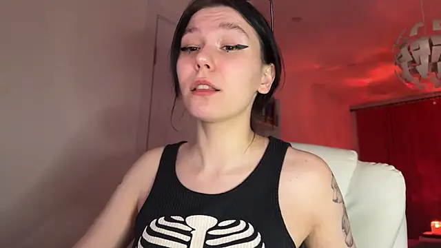 Snapshot of pinkdolly18 chatting on 02-20-25, 09:53 pinkdolly18 online show from 02-20-25, 09:53