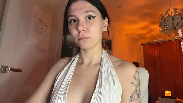 Snapshot of pinkdolly18 chatting on 10-12-25, 10:20 pinkdolly18 online show from 10-12-25, 10:20