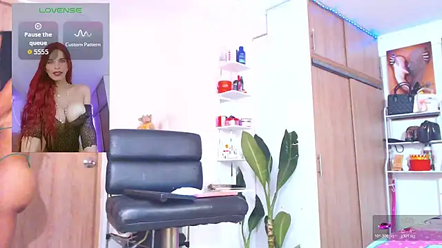 Snapshot of Hotgiirl_1 chatting on 06-07-26, 06:22 Hotgiirl 1 online show from 06-07-26, 06:22
