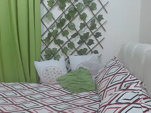 Snapshot of Lovelywife786 chatting on 12-14-24, 02:53 Lovelywife786 online show from 12-14-24, 02:53