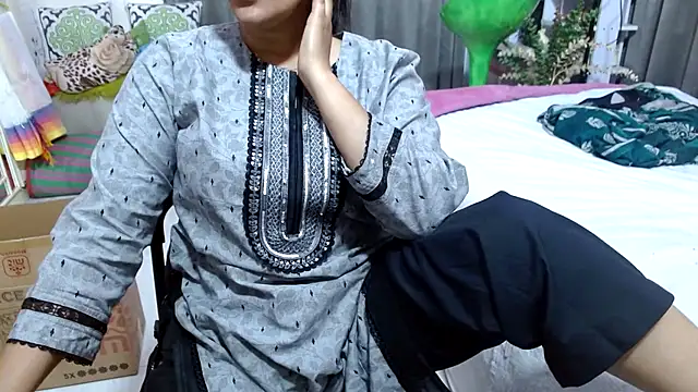 Snapshot of Lovelywife786 chatting on 02-19-25, 01:28 Lovelywife786 online show from 02-19-25, 01:28