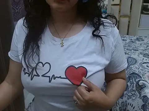 Snapshot of Lovelywife786 chatting on 06-21-26, 10:51 Lovelywife786 online show from 06-21-26, 10:51