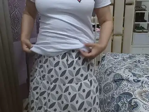 Snapshot of Lovelywife786 chatting on 06-21-26, 10:56 Lovelywife786 online show from 06-21-26, 10:56