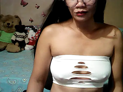 Mia Rein online show from 04-17-26, 01:47