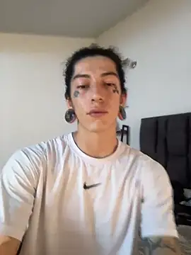 Snapshot of tommylongxx chatting on 11-13-25, 05:34 tommylongxx online show from 11-13-25, 05:34