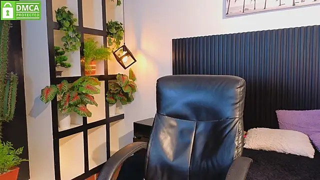 Ivy Gail online show from 11-13-25, 03:38