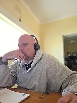 Snapshot of DaddyCumBumZA chatting on 06-15-26, 11:34 DaddyCumBumZA online show from 06-15-26, 11:34