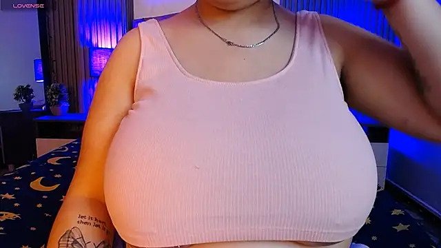 Snapshot of dafne_hss chatting on 12-23-24, 02:28 dafne hss online show from 12-23-24, 02:28