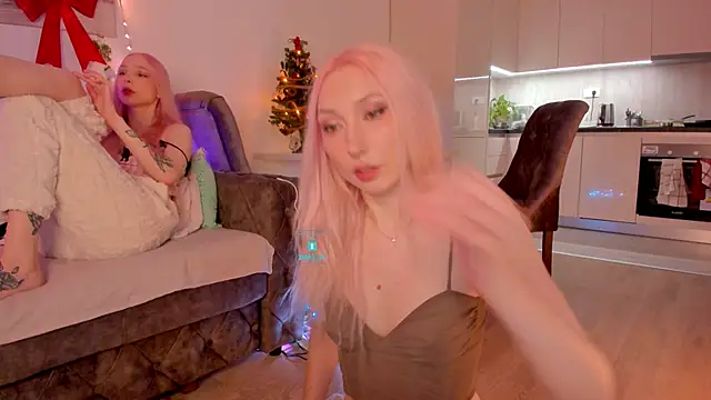 Snapshot of AlexRoseLiRed chatting on 12-31-24, 12:00 AlexRoseLiRed online show from 12-31-24, 12:00