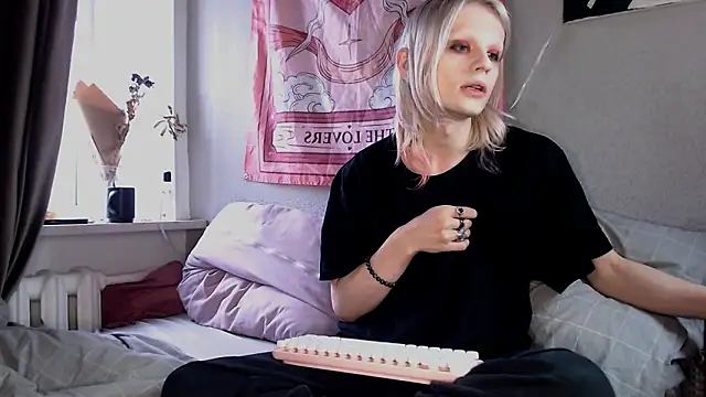 Alien Bella online show from 02-27-26, 12:27