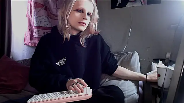 Alien Bella online show from 03-20-26, 08:41