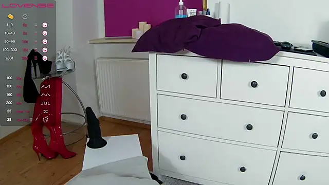 Latina daily online show from 11-27-25, 01:02