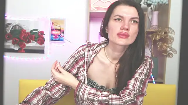 Snapshot of MilaLoona chatting on 01-18-25, 10:39 MilaLoona online show from 01-18-25, 10:39