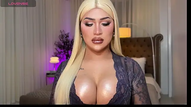 Your Majesty Tyra online show from 11-15-25, 04:32